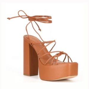 NWOB Gianni Bini rixey Leather Platform Ankle Wrap Strappy Sandals in brown.